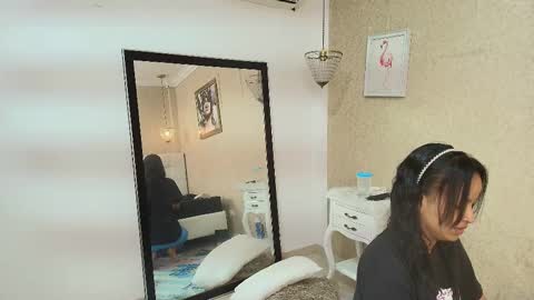 miladiosa online show from October 10, 2025, 12:04 pm