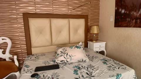 miladiosa online show from May 17, 2026, 12:56 pm