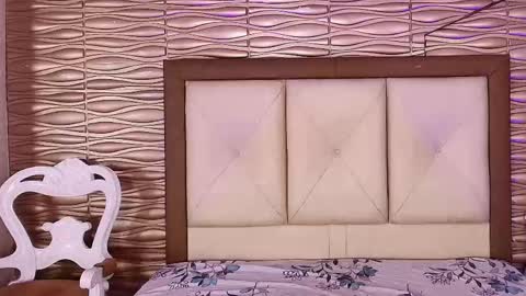 miladiosa online show from May 26, 2026, 12:01 pm