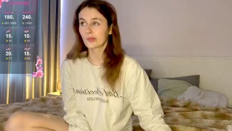 Snapshot of milaelin chatting on July 19, 2026, 8:29 am Mila online show from July 19, 2026, 8:29 am