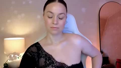 Mila Fleur online show from September 22, 2025, 2:08 pm