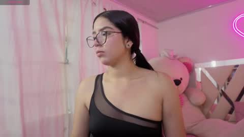milah_tay online show from May 23, 2026, 11:36 am
