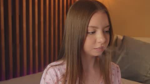 Mila online show from April 8, 2026, 3:12 pm