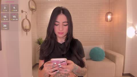 Snapshot of milalawrence_ chatting on May 14, 2026, 11:39 am Mila online show from May 14, 2026, 11:39 am