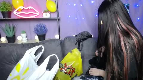 Snapshot of milaloona chatting on January 23, 2025, 10:01 am Milaloona online show from January 23, 2025, 10:01 am