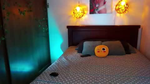 Snapshot of milaloversxxx chatting on November 14, 2025, 8:29 pm mila online show from November 14, 2025, 8:29 pm