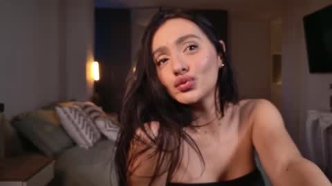 milana online show from November 9, 2025, 10:41 pm