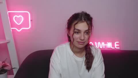 Snapshot of milanaangelas chatting on December 6, 2024, 10:27 am milanaangelas online show from December 6, 2024, 10:27 am