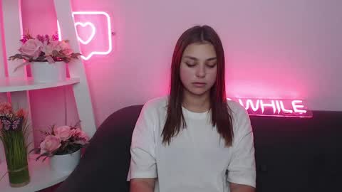 Snapshot of milanaangelas chatting on January 19, 2025, 11:01 am milanaangelas online show from January 19, 2025, 11:01 am