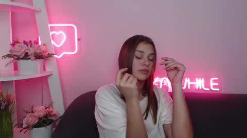 Snapshot of milanaangelas chatting on January 21, 2025, 11:03 am milanaangelas online show from January 21, 2025, 11:03 am