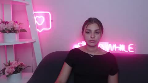 Snapshot of milanaangelas chatting on February 1, 2025, 2:56 pm milanaangelas online show from February 1, 2025, 2:56 pm