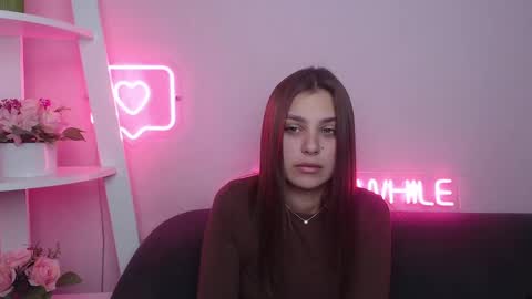 Snapshot of milanaangelas chatting on February 7, 2025, 1:43 pm milanaangelas online show from February 7, 2025, 1:43 pm
