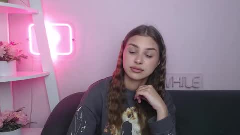 Snapshot of milanaangelas chatting on October 12, 2025, 12:37 pm milanaangelas online show from October 12, 2025, 12:37 pm