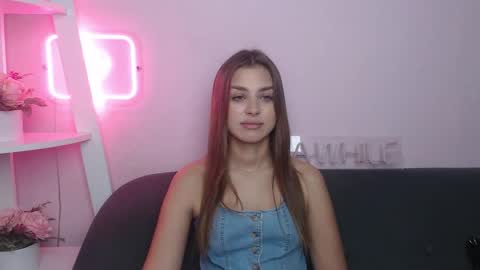 milanaangelas online show from November 24, 2025, 6:24 am