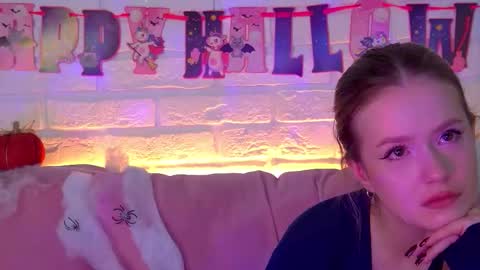 MilanaBalmain online show from November 1, 2025, 7:54 am