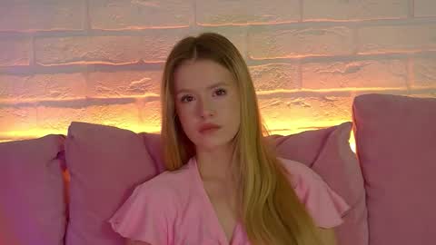 MilanaBalmain online show from November 10, 2025, 4:33 am