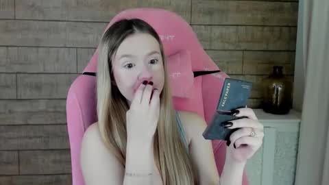 MilanaBalmain online show from November 16, 2025, 4:29 am