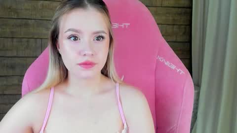 MilanaBalmain online show from March 17, 2026, 4:50 am