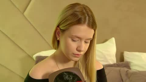 MilanaBalmain online show from April 7, 2026, 4:46 am