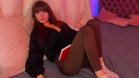Milana online show from May 15, 2026, 6:53 am