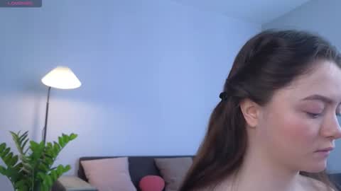 milanakowall online show from February 25, 2026, 6:23 am