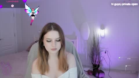 milanamoons online show from November 2, 2025, 9:55 am