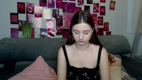 milanaroz online show from September 25, 2025, 5:11 am