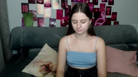 milanaroz online show from October 12, 2025, 5:12 pm