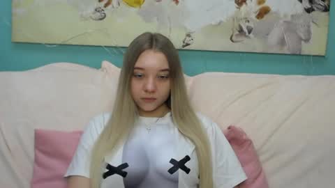 Milana online show from April 5, 2026, 4:59 pm