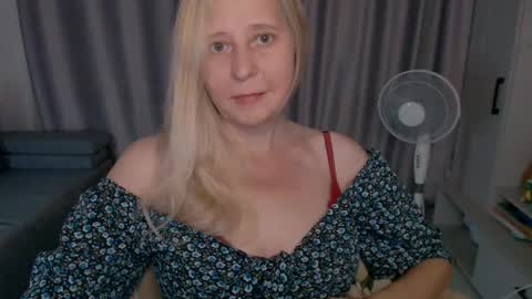 Snapshot of milanav chatting on September 25, 2025, 2:59 am Milena online show from September 25, 2025, 2:59 am