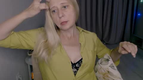 Snapshot of milanav chatting on September 28, 2025, 3:12 am Milena online show from September 28, 2025, 3:12 am