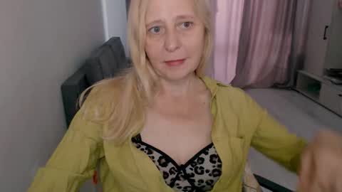 Snapshot of milanav chatting on October 11, 2025, 6:34 am Milena online show from October 11, 2025, 6:34 am