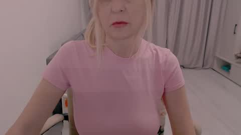 Snapshot of milanav chatting on October 22, 2025, 2:45 am Milena online show from October 22, 2025, 2:45 am