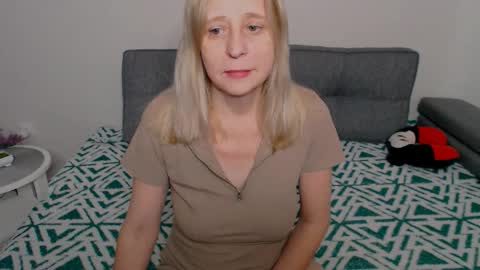 Snapshot of milanav chatting on December 14, 2025, 7:25 am Milena online show from December 14, 2025, 7:25 am