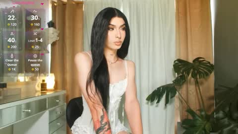 MILAN SANTANA online show from October 27, 2025, 8:35 pm