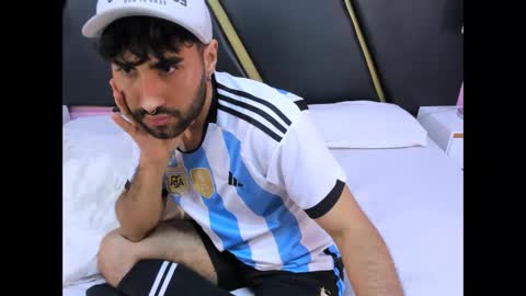 milanzaire online show from November 2, 2025, 8:33 pm