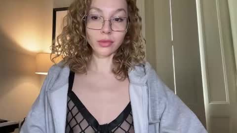 Mila online show from January 6, 2026, 10:08 am