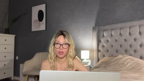 Mila online show from April 14, 2026, 6:25 pm