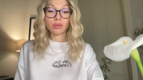 Mila online show from April 17, 2026, 4:21 pm