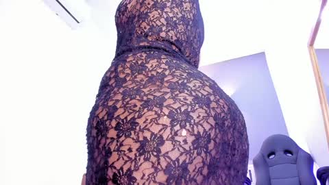 Snapshot of mile_u chatting on December 31, 2024, 3:34 am Milena online show from December 31, 2024, 3:34 am