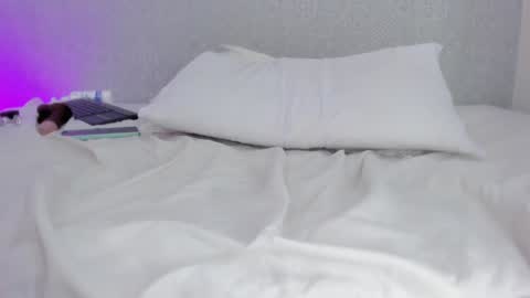 Snapshot of mile_u chatting on January 7, 2025, 6:59 am Milena online show from January 7, 2025, 6:59 am