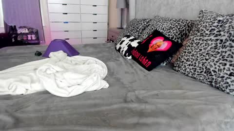 Snapshot of mileenakane chatting on December 5, 2024, 7:17 pm ALL MY LINKS - online show from December 5, 2024, 7:17 pm