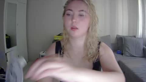 Snapshot of milena391630 chatting on May 22, 2026, 5:18 pm Milena new nonude shy blonde natural online show from May 22, 2026, 5:18 pm