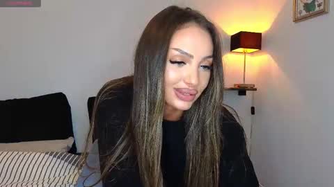 Miley Sin online show from October 10, 2025, 3:11 pm