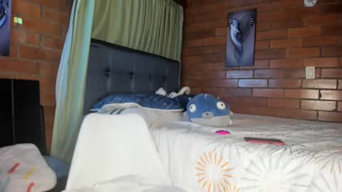 Snapshot of milf_darling chatting on January 31, 2025, 1:22 am Victoria online show from January 31, 2025, 1:22 am