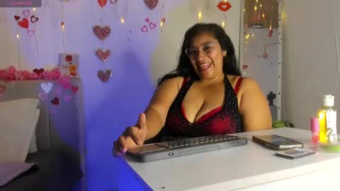 milf latinn online show from September 17, 2025, 2:41 pm