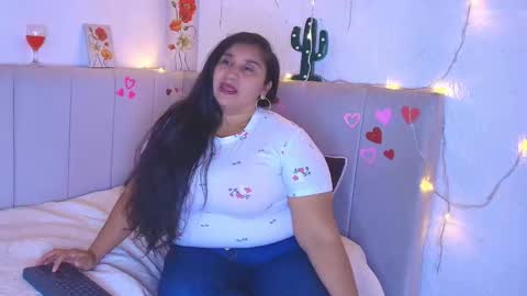milf latinn online show from October 22, 2025, 2:28 pm