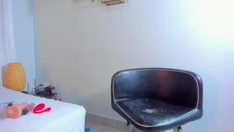 LILI online show from September 23, 2025, 12:08 pm