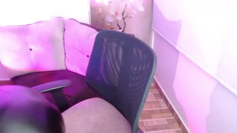 Snapshot of milfrosalie chatting on June 24, 2026, 10:03 am Rosalie online show from June 24, 2026, 10:03 am