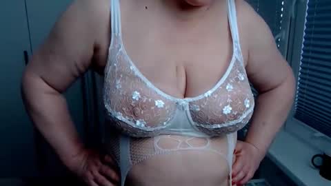 Snapshot of milfscarlette chatting on April 10, 2026, 5:34 am MilfScarlette online show from April 10, 2026, 5:34 am